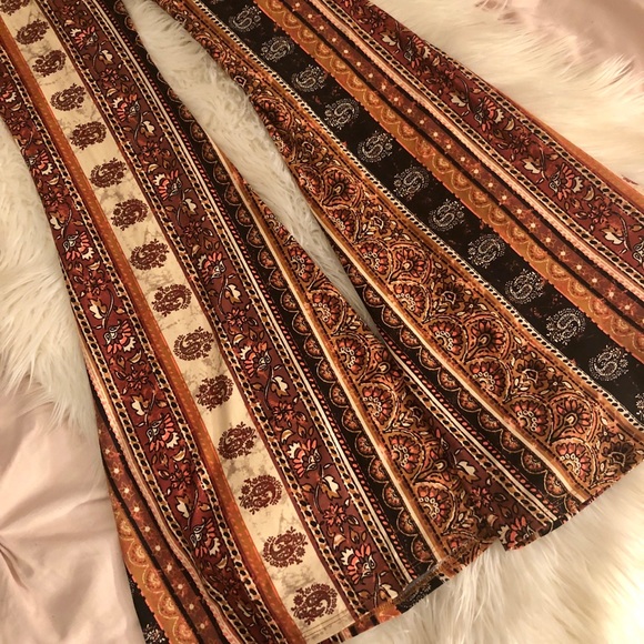 Polly & Esther Print Jumpsuit - Picture 3 of 3